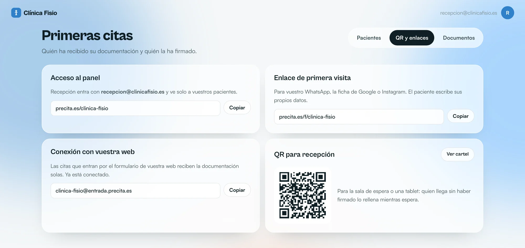 Pestaña QR y enlaces del panel de Clínica Fisio: acceso al panel, enlace de primera visita, conexión con la web y QR para recepción